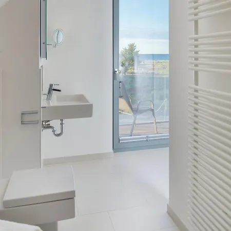 Ostsee - Reetdachhaus Nr 36 Warder Im *