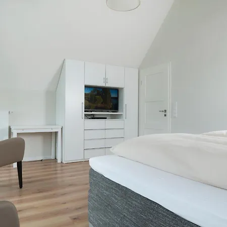 Ostsee - Reetdachhaus Nr 36 Warder Im *